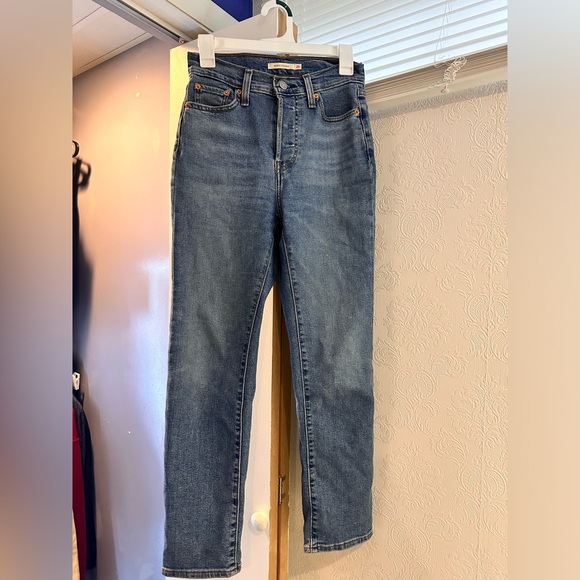 Levi High Rise - Picture 2 of 2